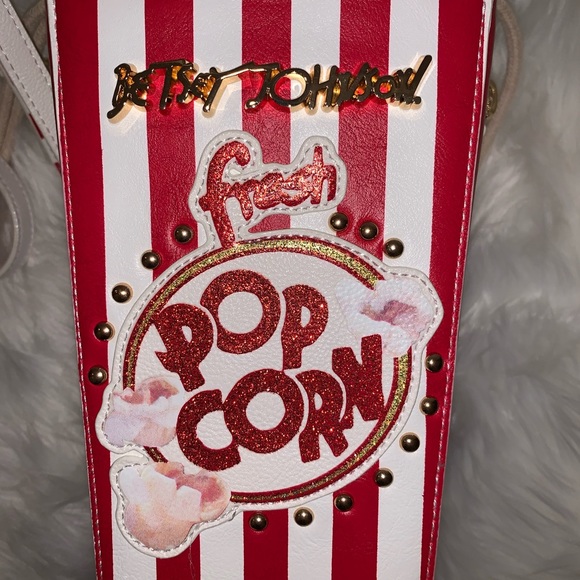 BETSEY JOHNSON POPCORN! 🍿